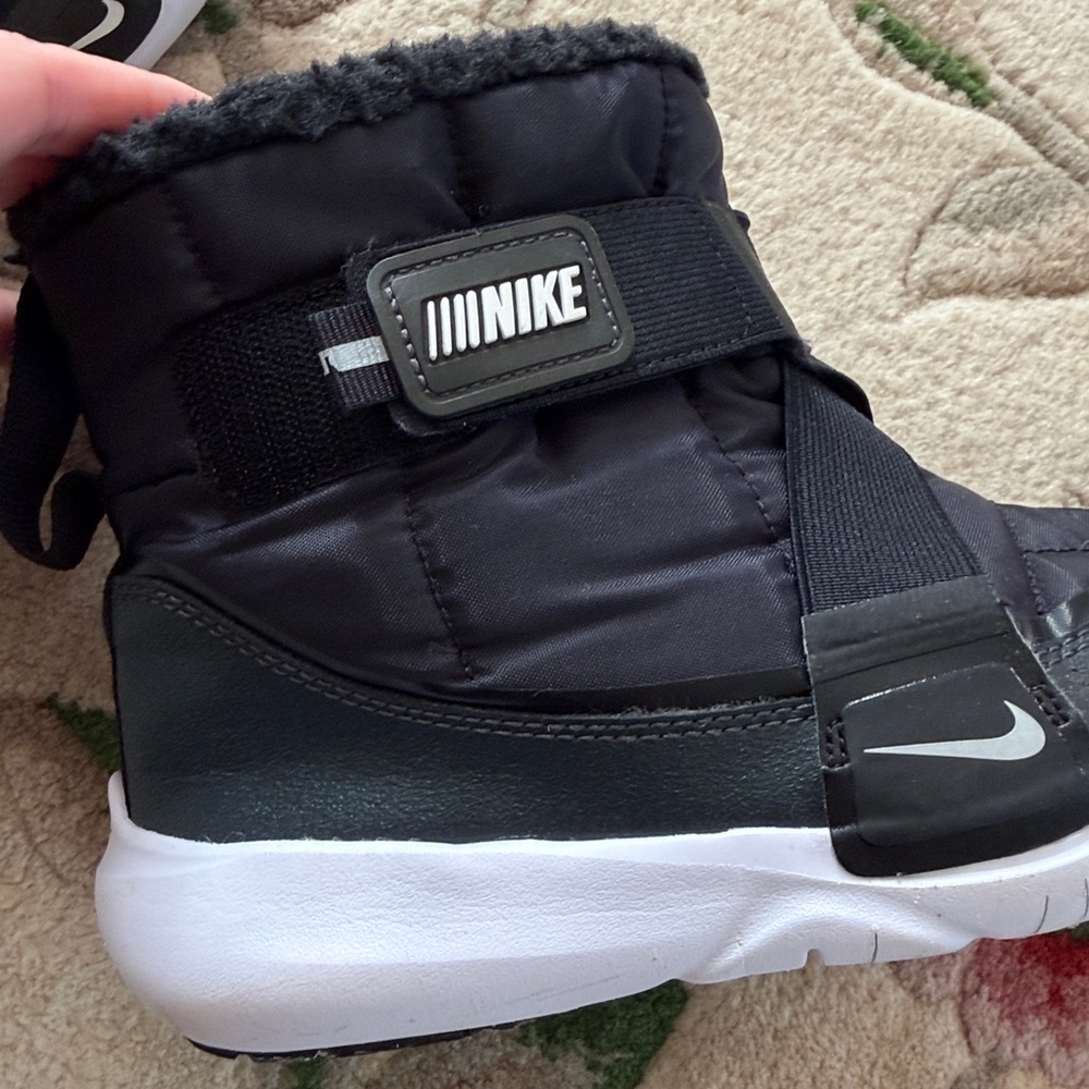 Little Kids Nike Fleece-Lined Winter Sneakers (2) - Picture 6 of 8